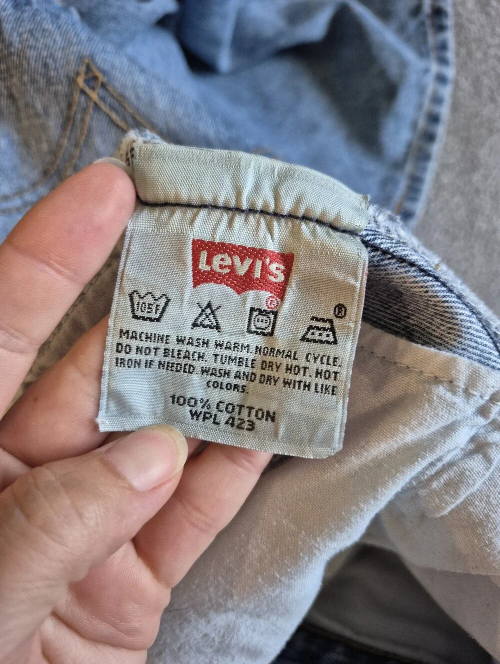 Vintage 501 Levi's 36x36 Mens 5 Button Light Wash Classic, light wear on bottom